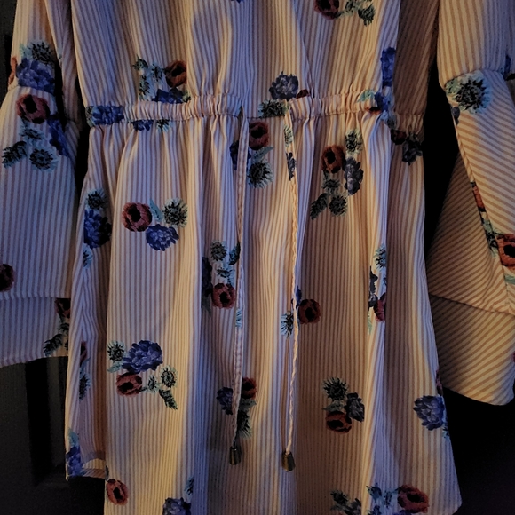 Soo cute Hint of blush baby pink flower dress.. - Picture 3 of 8